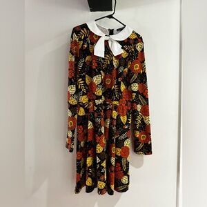 70s inspired dress with Peter Pan collar